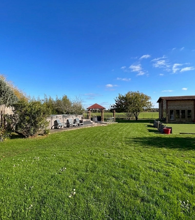 Tonte de pelouse à Saubusse